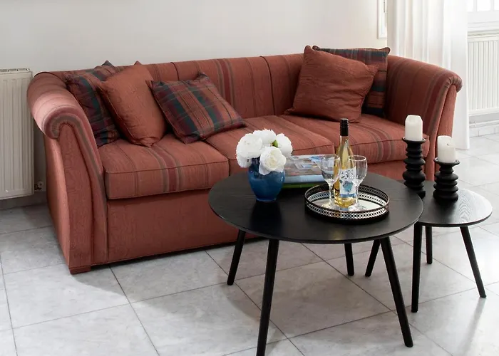Met & Kas Corner Spacious House With Countryard