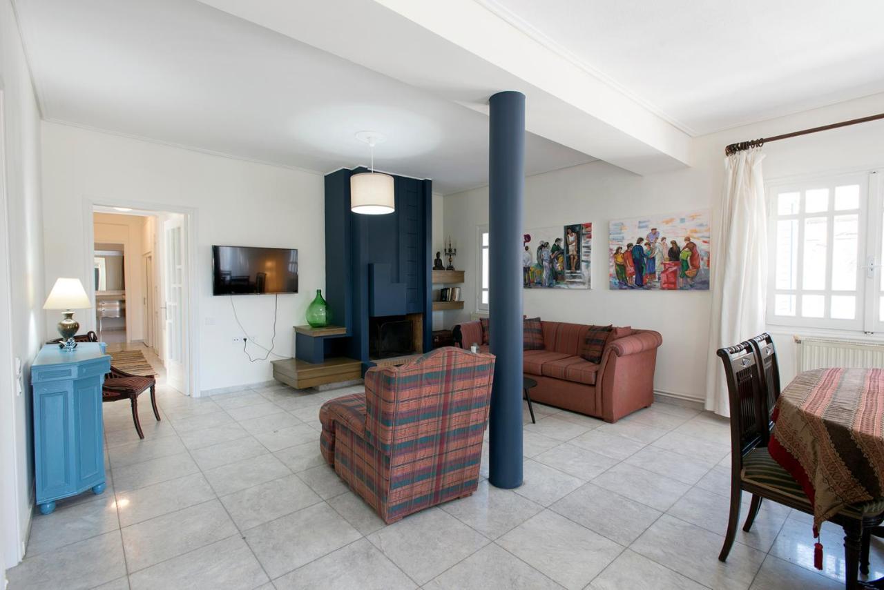Apartment Met & Kas Corner Spacious House With Countryard Volos