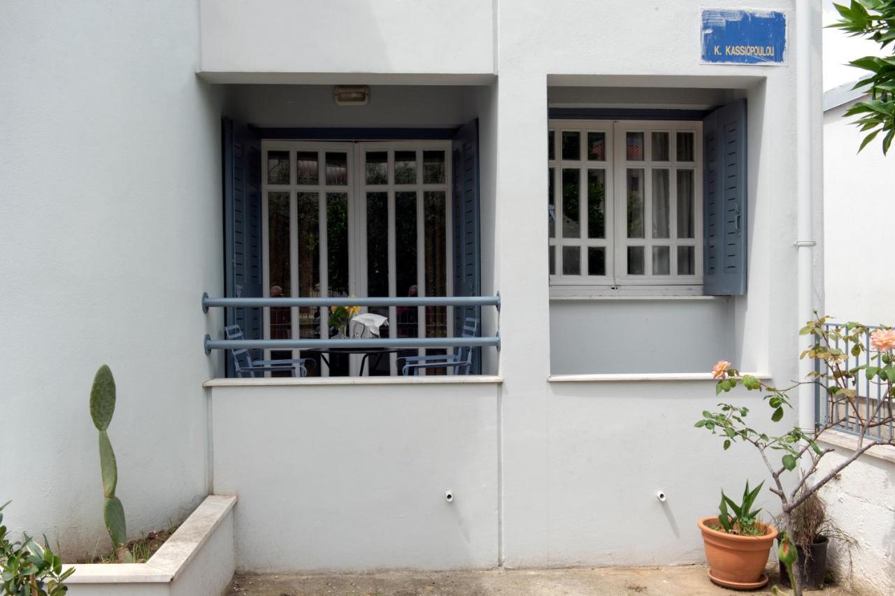Met & Kas Corner Spacious House With Countryard